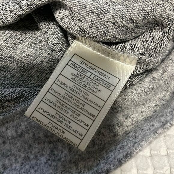 NWT- BB Dakota - XS. Bell Sleeve - Picture 10 of 10